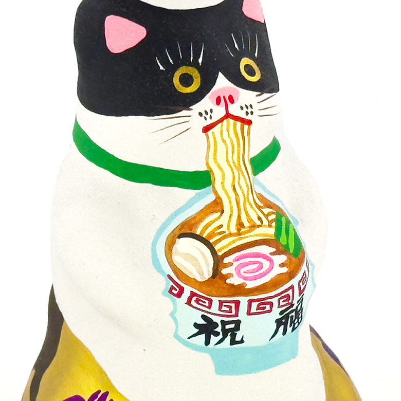 千客万来猫 招き猫乗せ ハチワレ(ラーメン)/矢切はりこさん作/高さ12cm