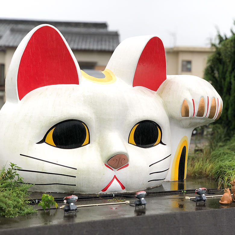 見守り猫「とこにゃん」/常滑焼/梅月冨本人形園/高さ9cm