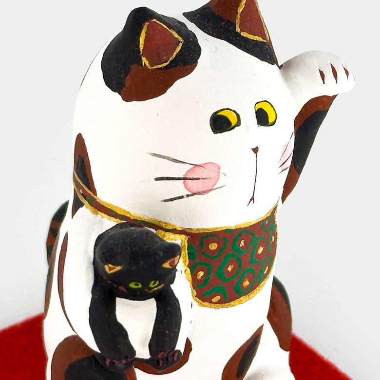 子猫持ち招き猫/緑猫工房さん作/高さ6.5cm
