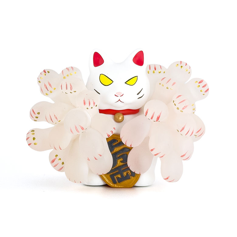 現代美術二等兵の招き猫／カプセルトイ、ガチャガチャ／現代美術二等兵原案／ケンエレファント制作／高さ5cm程度